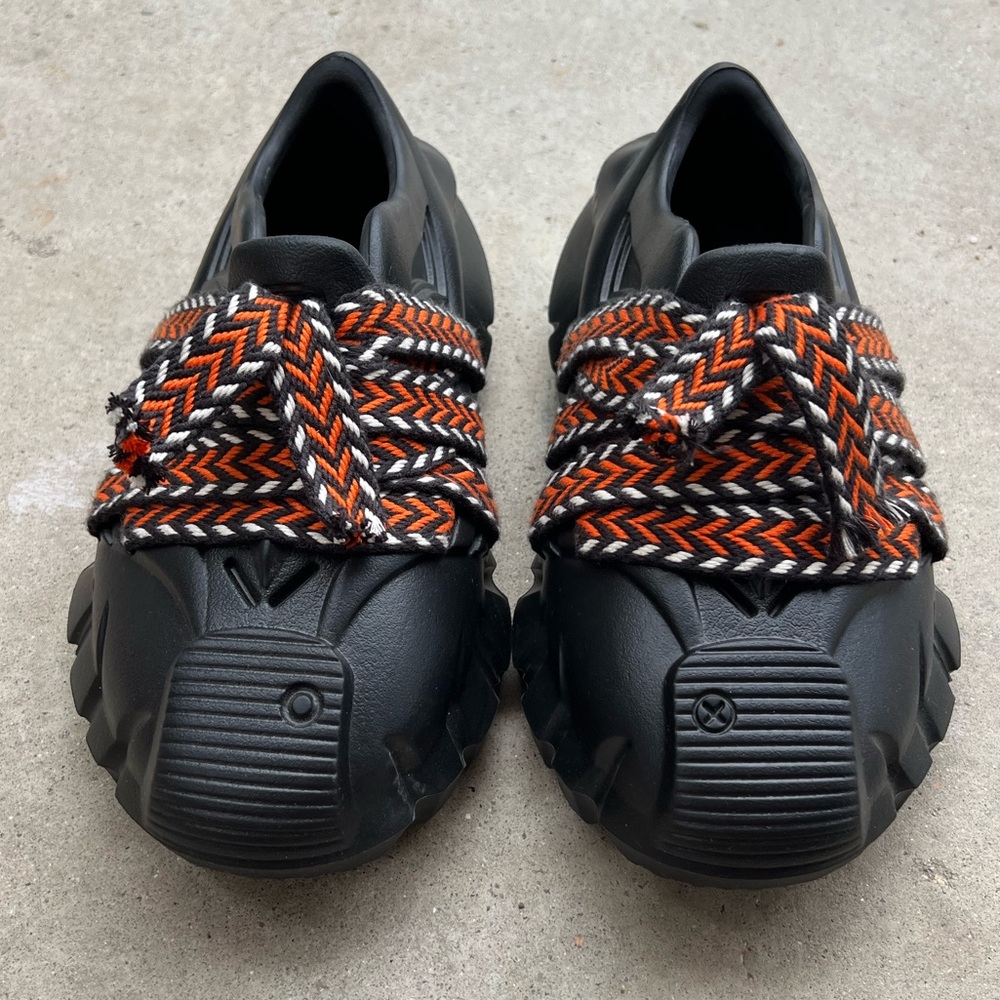 Khark One Charcoal shoe Slides Men’s Sz 9 with black, orange, and white